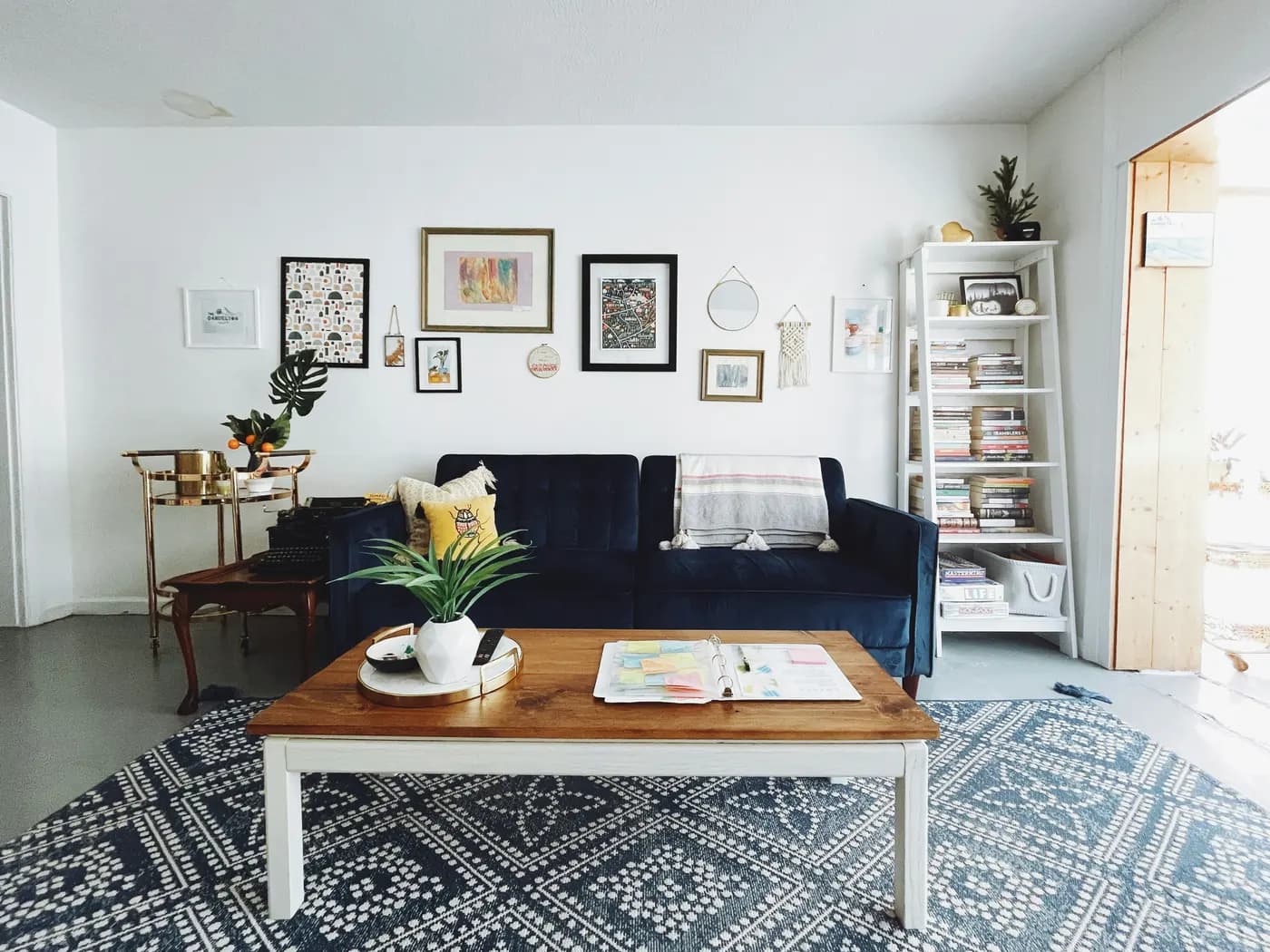 Intérieur lumineux d'un logement